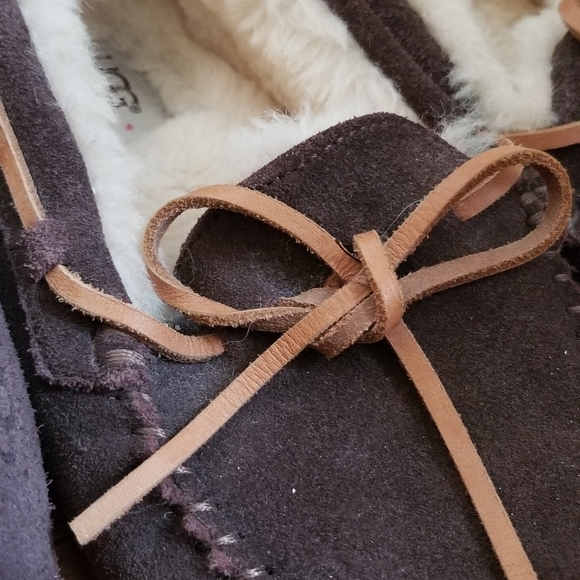 UGG Olsen Moccasin Style Slippers (m7, w9) - Picture 2 of 5